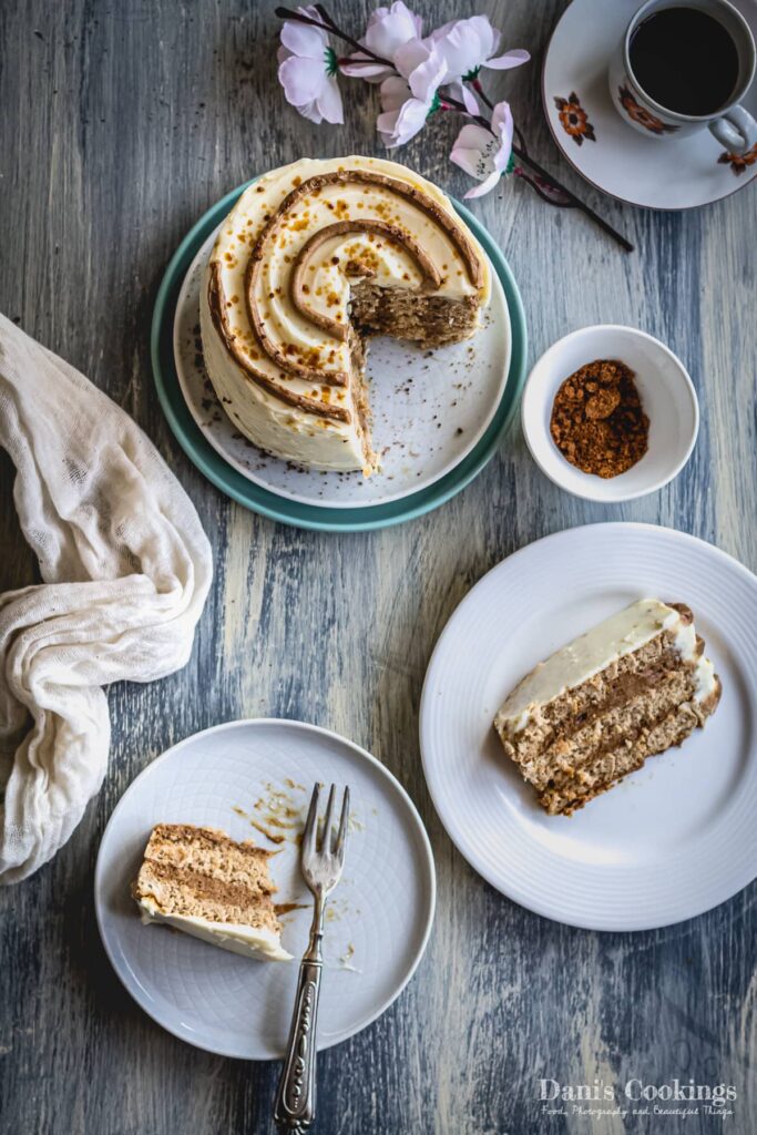 Cinnamon-Roll-Cake-serving