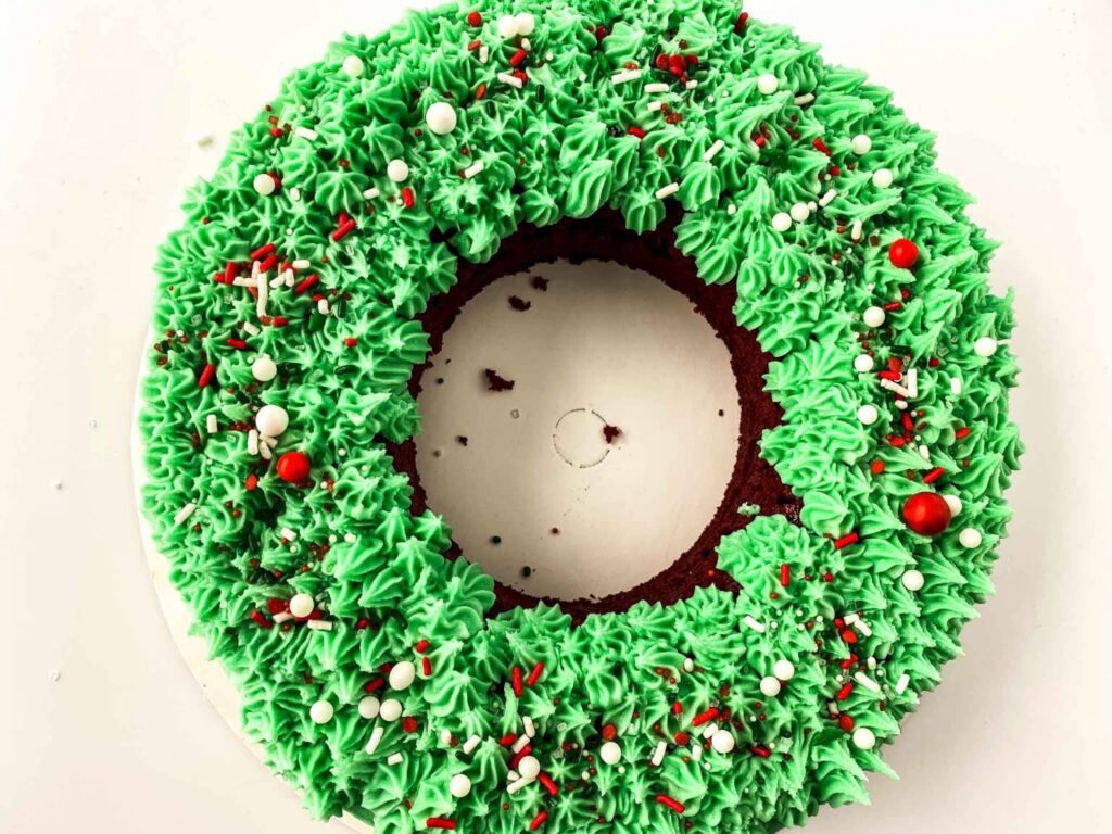 Red-Velvet-Christmas-Wreath-Cake