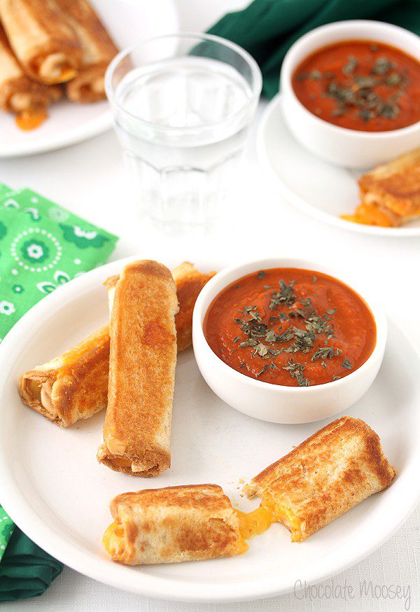Grilled-Cheese-Roll-Ups-With-Tomato-Soup-Dipping-Sauce