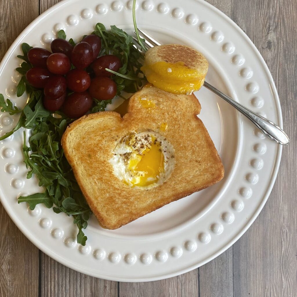 egg-in-a-hole-sandwich