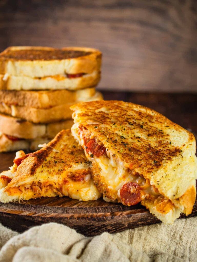 pizza-grilled-cheese-with-marinara